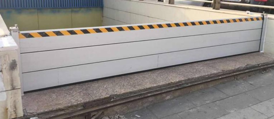 aluminum flood barrier for entrance.jpg